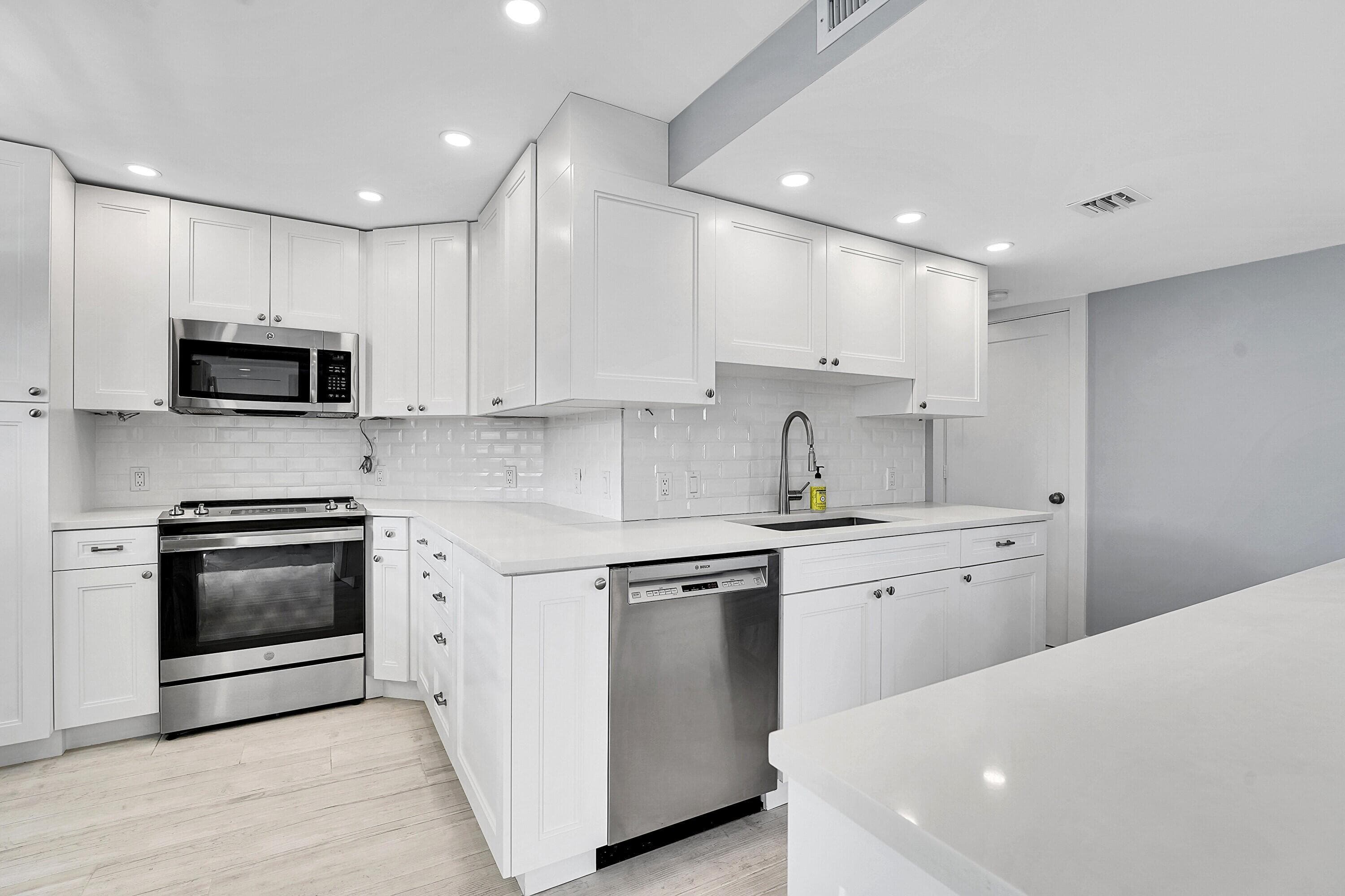 134 Lakeshore Drive 316, North Palm Beach, FL 33408, Unit 316 - Photo 4