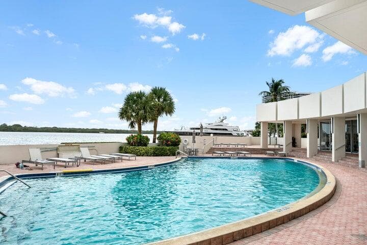 120 Lakeshore Drive 435, North Palm Beach, FL 33408, Unit 435 - Photo 5