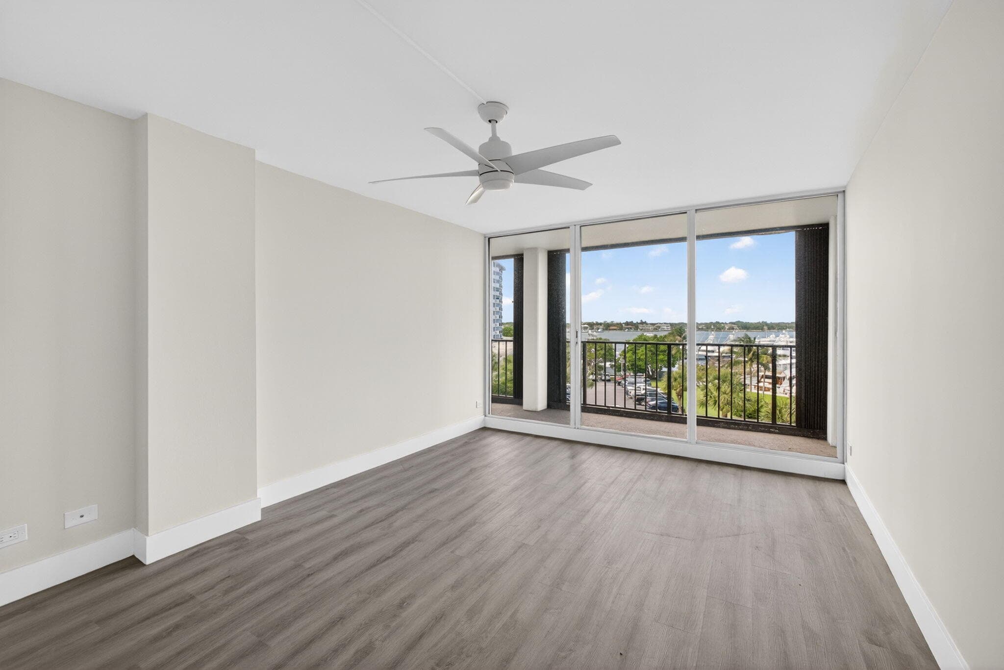 136 Lakeshore Drive 511, North Palm Beach, FL 33408, Unit 511 - Photo 2