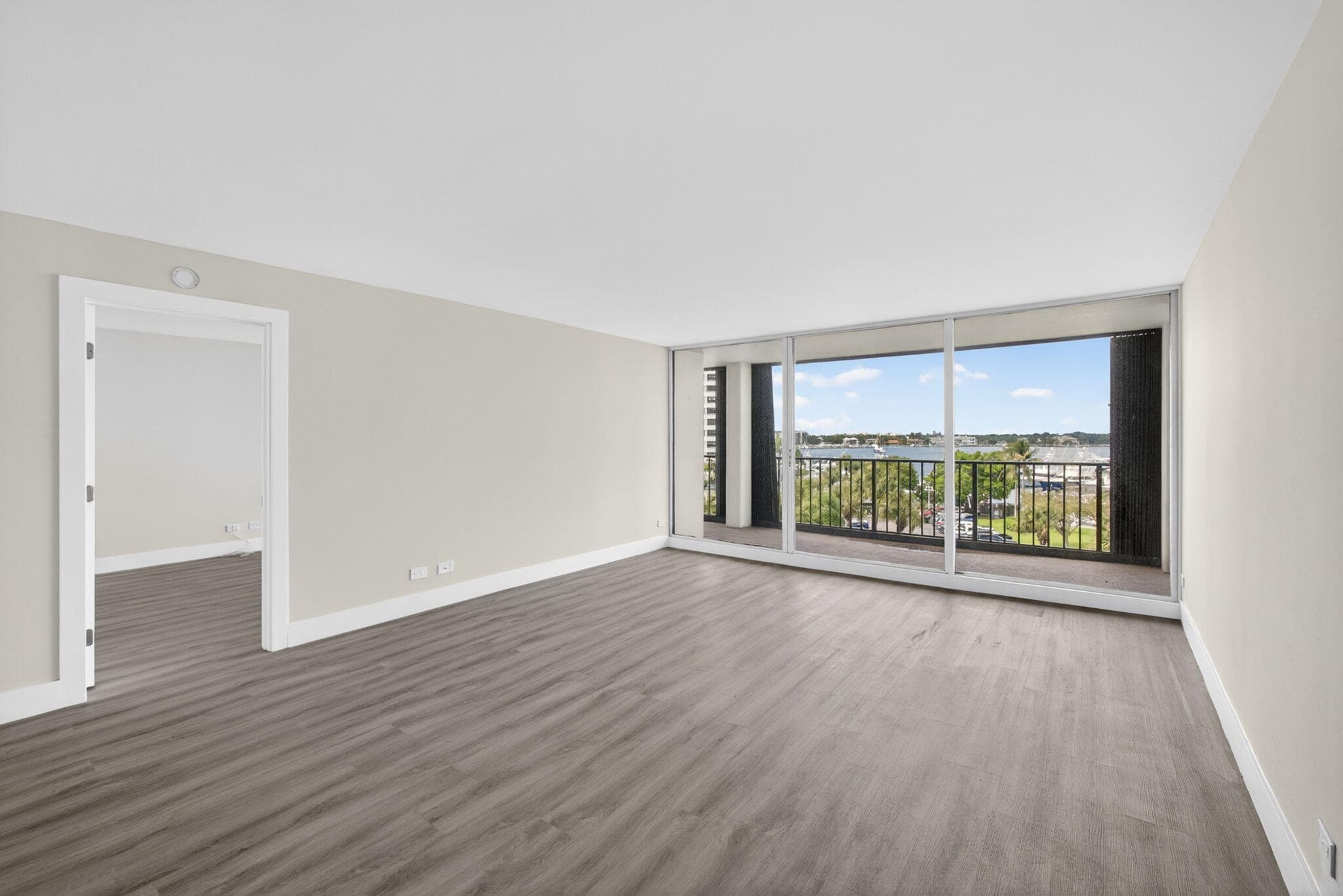 136 Lakeshore Drive 511, North Palm Beach, FL 33408, Unit 511 - Photo 3